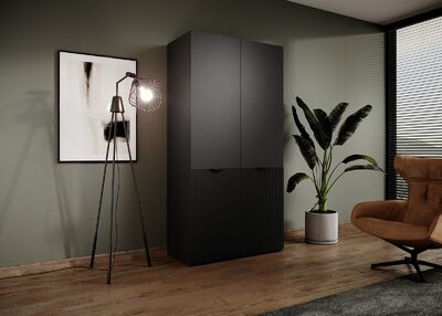 Latte vaatekaappi musta umpiovilla