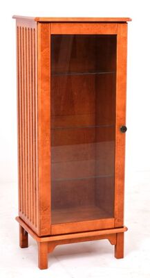 Casablanca kapeavitriini sokkelilla