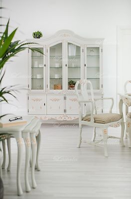 Talonpoikaisrokokoo hopeakaappi 242