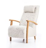 Wiivi puukäsinojallinen lepotuoli lampaantaljalla