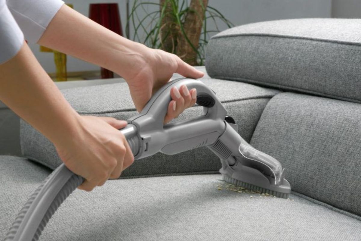 Sohvan hoito ja puhdistaminen