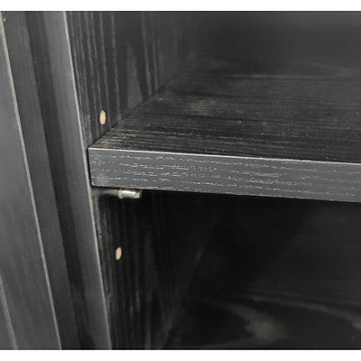 Siera viihdetaso musta