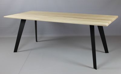 Aini ruokapöytä lakattu saarni