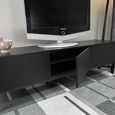 Siera viihdetaso musta