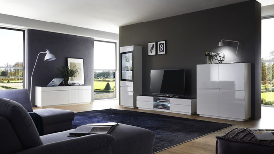 Olohuoneen sisustus neljällä eri tyylillä