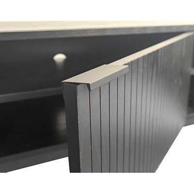 Siera viihdetaso musta