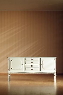 Kustavilainen astiakaappi 132