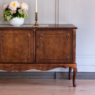 Talonpoikaisrokokoo astiakaappi 232