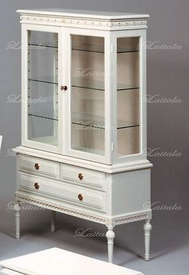 Kustavilainen hopeakaappi 130