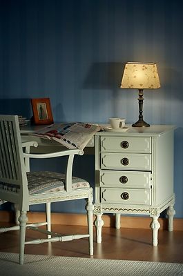 Kustavilainen kirjoituspöytä 145