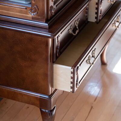 Talonpoikaisrokokoo hopeakaappi 230